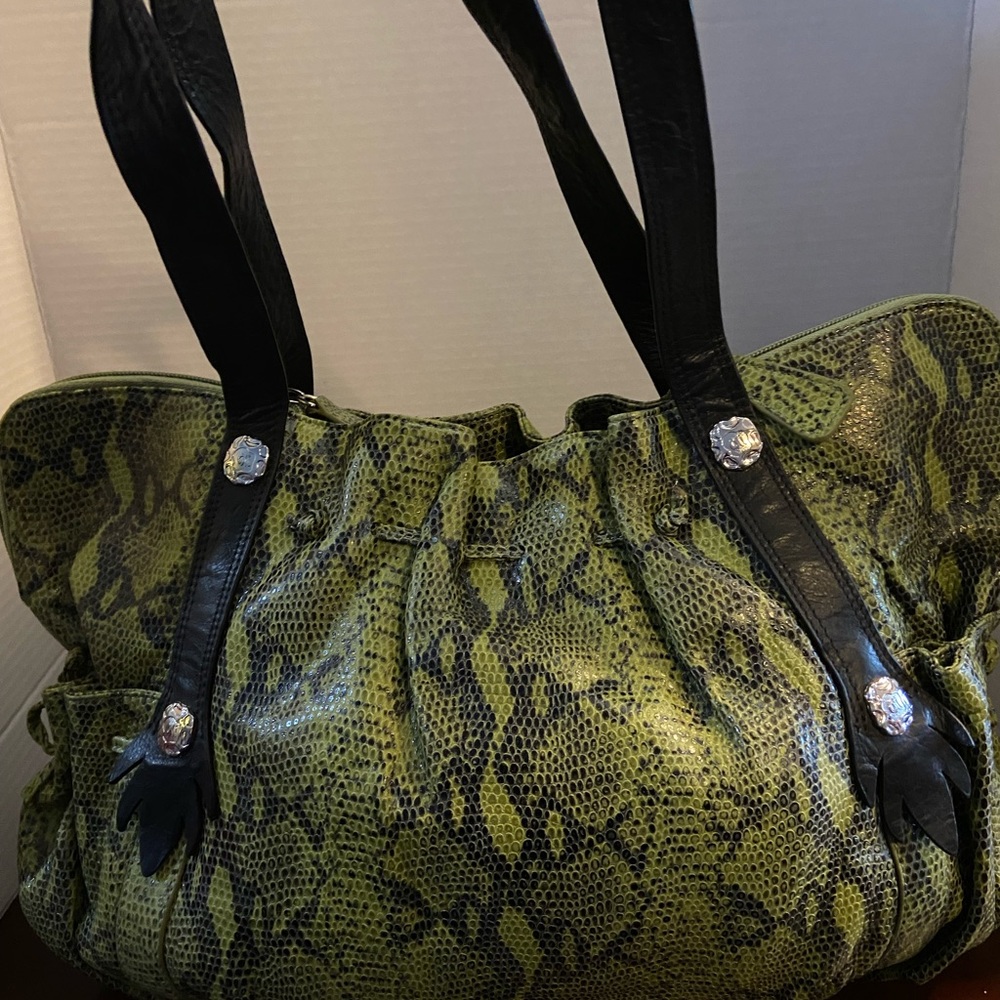 Brand New!  Gorgeous green leather/lamb skin Chi snake skin print bag
